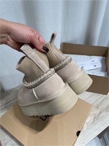 UGG 160520