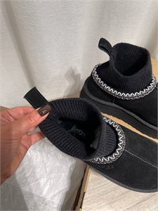UGG 160521