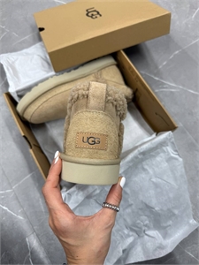 UGG 161403