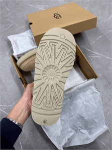 UGG 161403