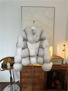 Шуба DIOR мех белой лисы 161584