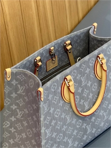 Сумка LOUIS VUITTON 164910