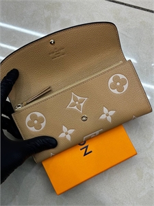 Кошелек LOUIS VUITTON 165641