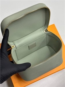 Косметичка LOUIS VUITTON 166965