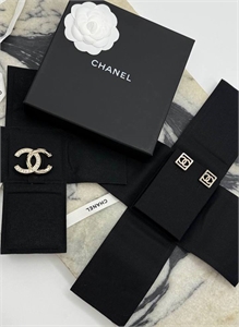 Брошь CHANEL 167880