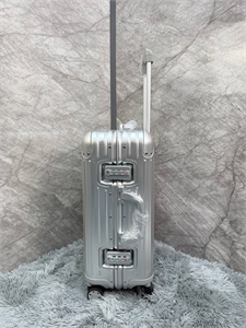 Чемодан RIMOWA 168757