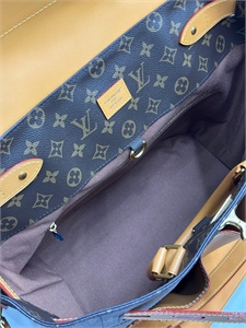 Сумка LOUIS VUITTON 168841