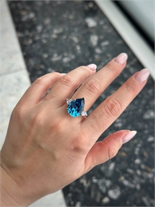 Серьги GRAFF Квадрат 168901