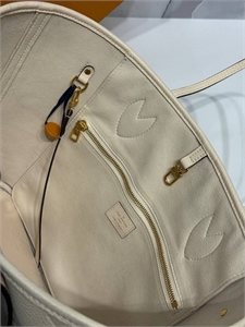 Сумка LOUIS VUITTON 169077