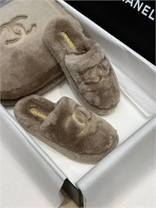 Комплект CHANEL Тапочки и Косметичка 169727