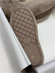 Комплект CHANEL Тапочки и Косметичка 169727