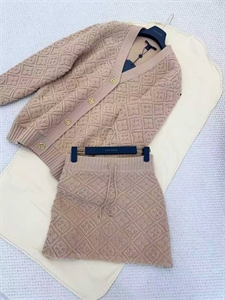 Костюм LOUIS VUITTON 170229