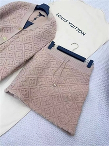 Костюм LOUIS VUITTON 170229