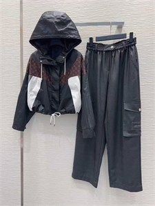 Костюм LOUIS VUITTON 170505