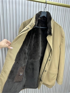 Шерстяное пальто с меховой подкладкой LP 171595