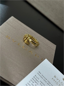 Кольцо BVLGARI один ряд без камней 171694