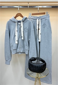 Костюм LOUIS VUITTON 173128