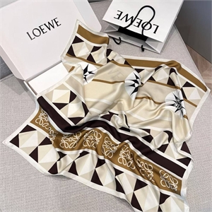 Платок LOEWE 100 % Шелк 173236