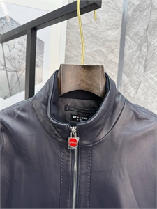 Кожаная куртка KITON 173635