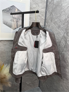 Замшевая куртка KITON 173640