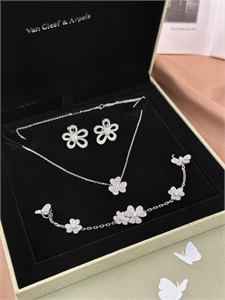 Серьги Van Cleef 174066